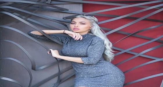  بالفيديو.. مودل روز تختبر رشاقتها بباب السيارة