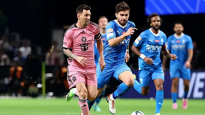 الماركا تستعرض خضوع نجمي الهلال لجراحة ناجحة في مدريد .. صور