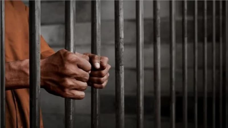 مواجهة بين سجانة وأسير اتهمته باغتصابها