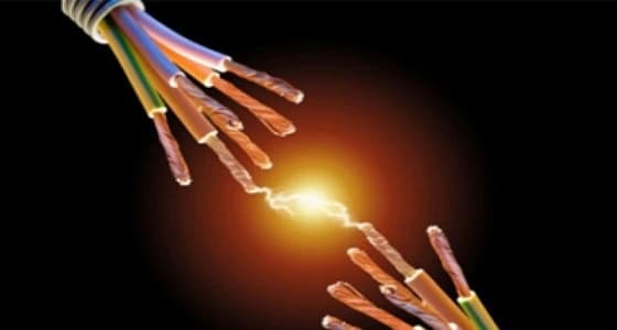 مصرع وافد عربي إثر سقوطه من أعلى مدرسة بصعق كهربائي