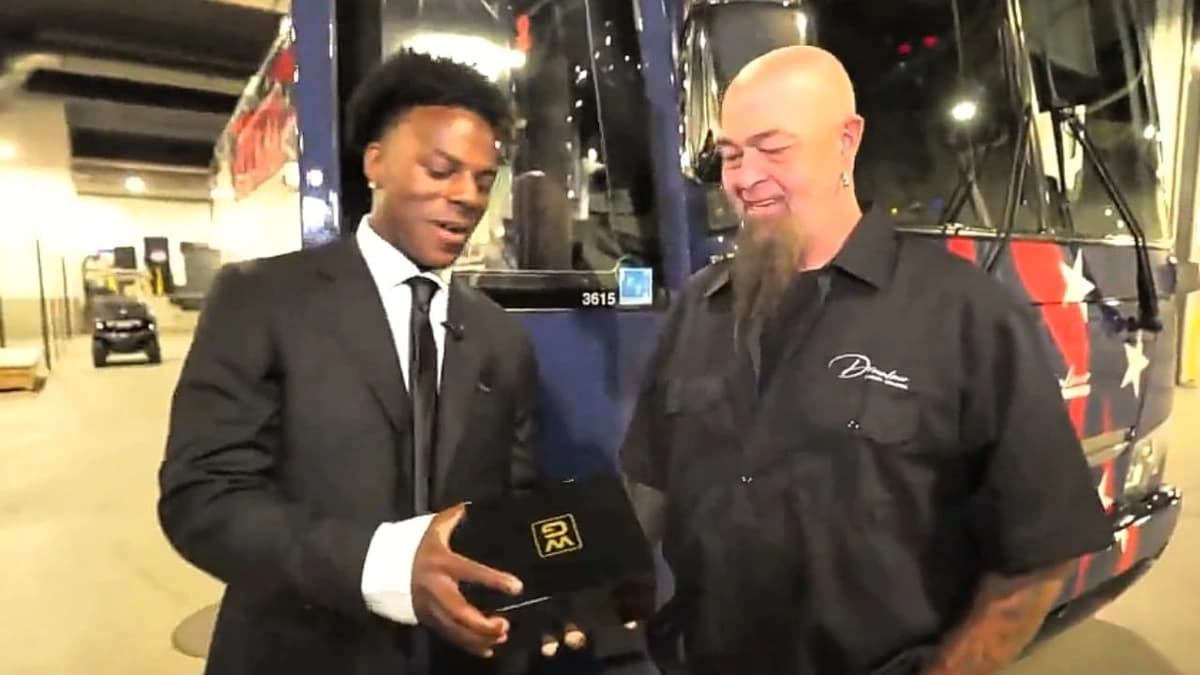 سبيد يفاجئ سائقه بهدية ثمينة خلال جولته بأمريكا  .. فيديو