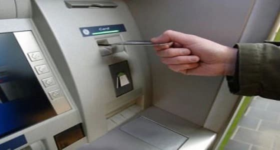 في مخالفة للتعليمات.. بنك شهير يخصم مبالغ مالية من مستحقي حساب المواطن