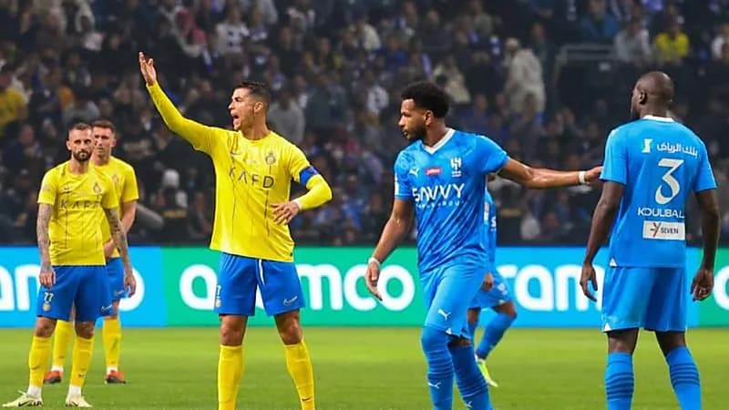 الهلال يطلب طاقم تحكيم أجنبي أمام النصر