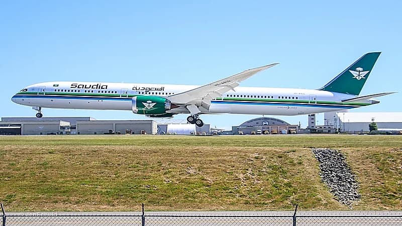 الخطوط السعودية تستعد لتسلم طائرة بوينج جديدة بشعار الثمانينات