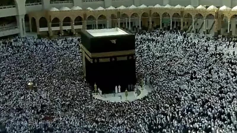 بالفيديو.. حشود غفيرة من المعتمرين في صحن الطواف