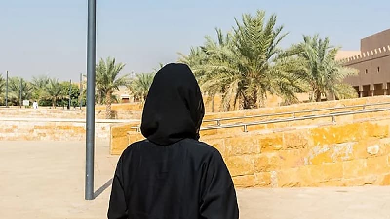 رفض استخراج تصريح مكتب متنقل لمواطنة بعدما أنفقت 60 ألف ريال