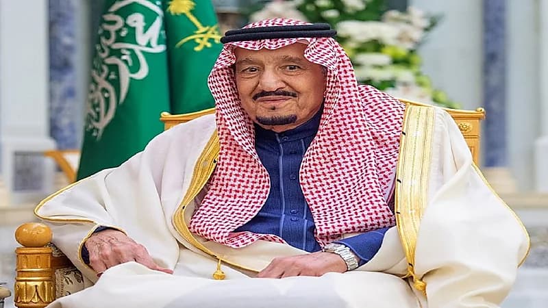 فيديو نادر للملك سلمان يصف الرياض قديماً: "شارع واحد غير مسفلت"