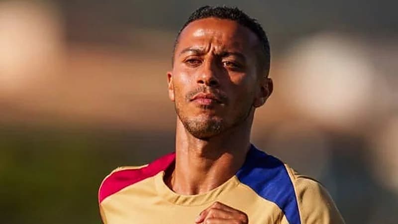 تياغو ألكانتارا يعود لبرشلونة مساعدًا لفليك