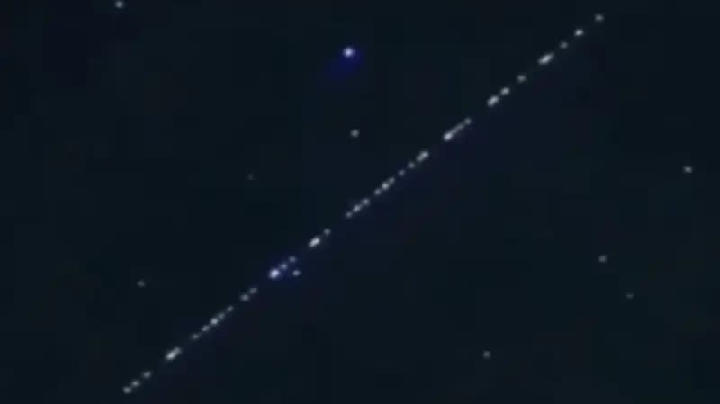 بالفيديو.. أقمار ستارلينك للإنترنت تحلق فوق سماء تركيا