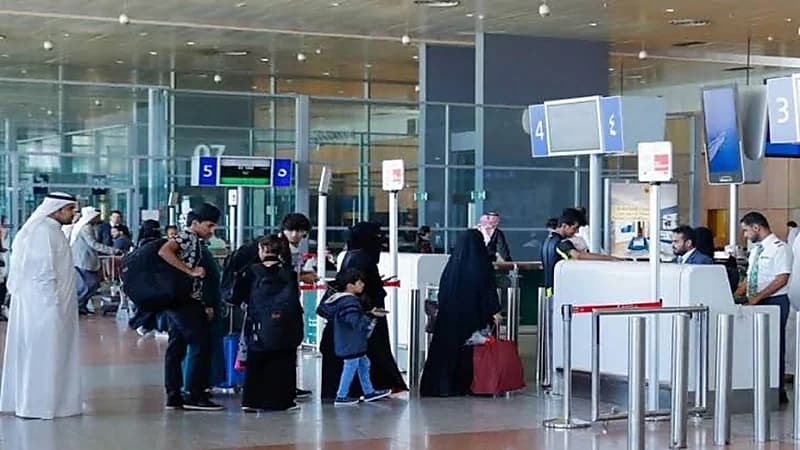 فتح المنافذ ورفع تعليق سفر المواطنين إلى الخارج بدءًا من غدًا