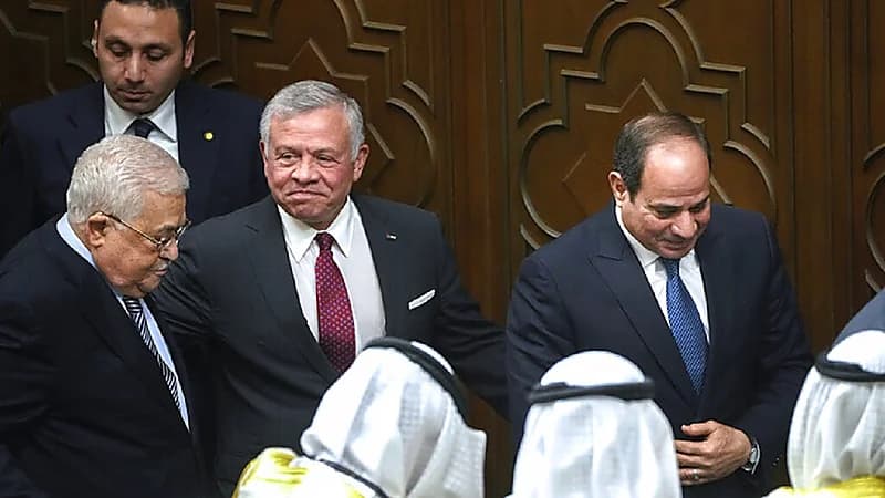 الرئيس الفلسطيني يهدد باللجوء للجنائية الدولية..والسيسي يحذر