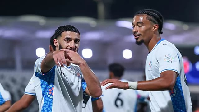 نيوم يهزم الرياض بثلاثية