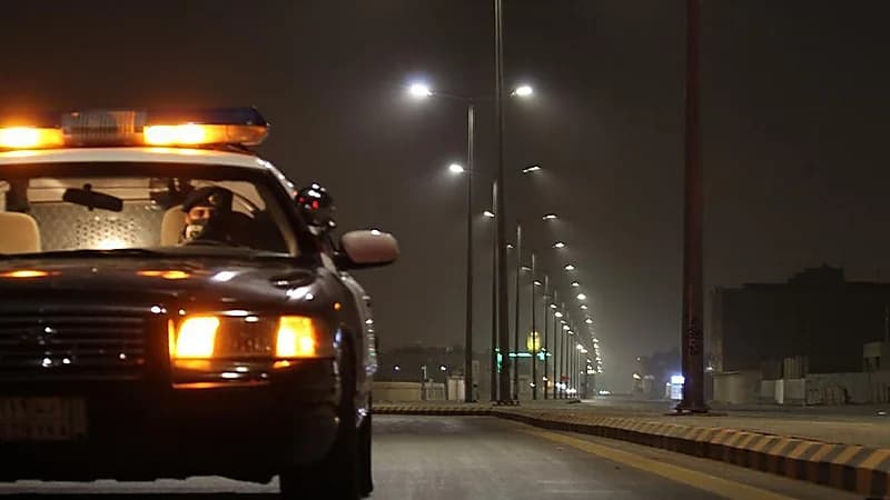 القبض على 9 مقيمين لقيامهم بسرقة كيابل من مباني تحت الإنشاء في الطائف