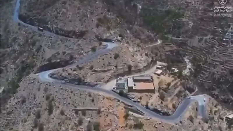 بالفيديو.. برنامج إعمار اليمن يعيد تأهيل طريق عقبة هيجة العبد