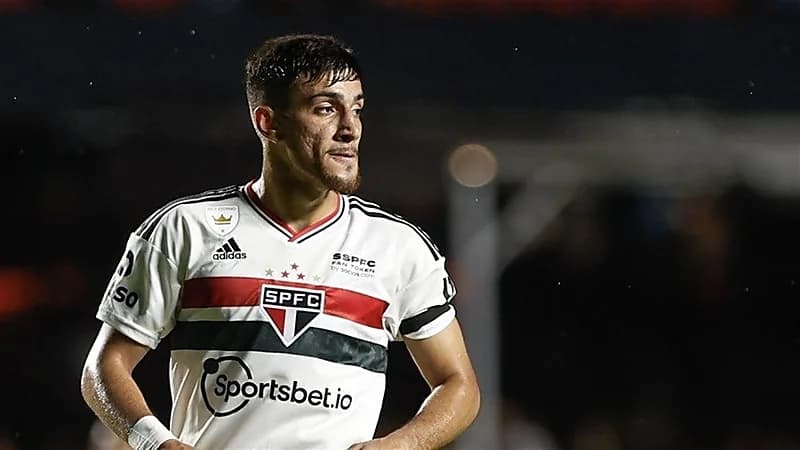 ساو باولو يفسخ عقد مهاجمه عقب تهديد صديقته بالقتل