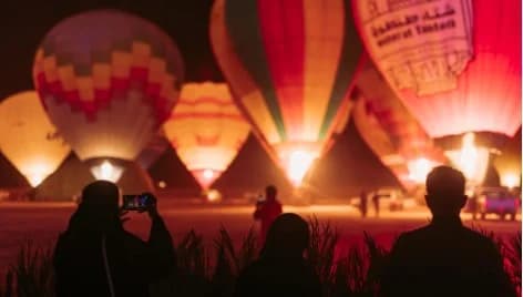 بالصور .. العلا تحتضن أكبر عرض ليلي للمناطيد المضيئة في العالم