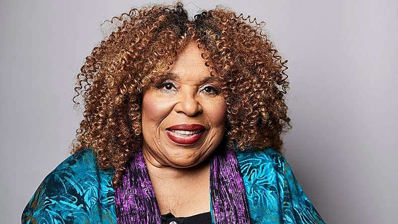 وفــاة المغنية الأمريكية روبرتا فلاك عن عمر ناهز 88 عاما