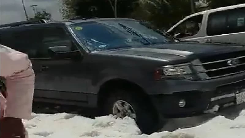 شاهد .. البرد الكثيف يتسبب في تعطل حركة المرور بالطائف