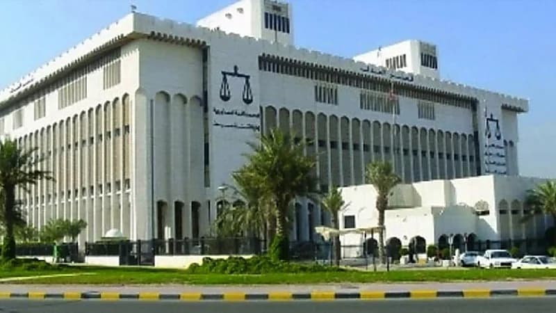 محكمة كويتية تقضي بـ "عدم دستورية" مادة "التشبه بالجنس الآخر"