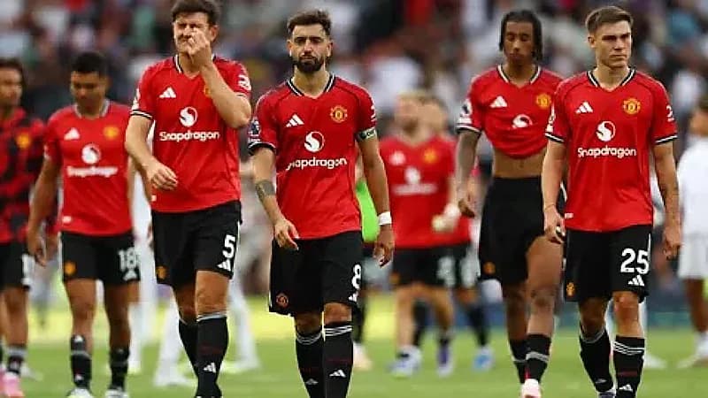 فيرنانديز يثير غضب جماهير مانشستر يونايتد