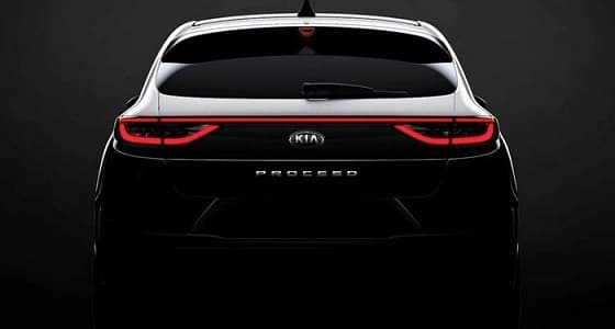 كيا بروسييد تظهر الجزء الخلفي الأنيق في أول صور تشويقية لها