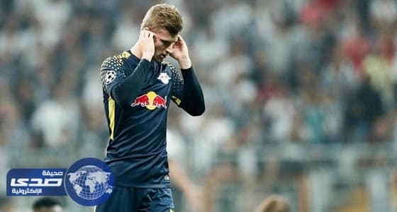 بالفيديو والصور..مهاجم لايبزيغ يعاني من مشكلة صحية