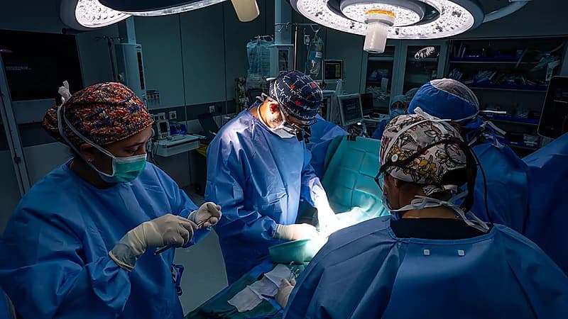 إنقاذ طفلة من حالة قلبية نادرة بمركز الأمير سلطان لمعالجة أمراض القلب.. صور