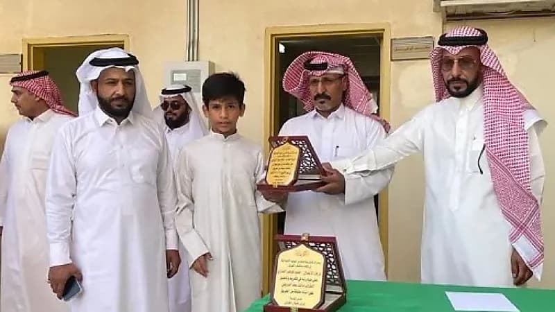 طفل ينقذ طفلة من داخل منزل مشتعل في عرعر