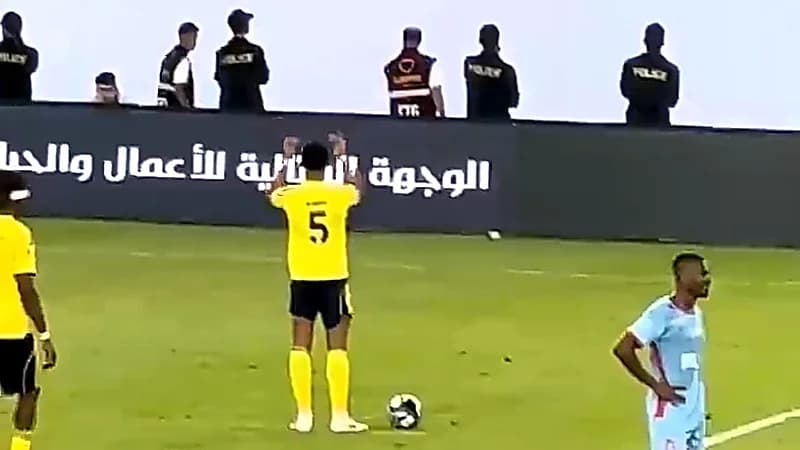 العمري يعتذر لجماهير النصر والجماهير ترد بالتحية  ..  فيديو