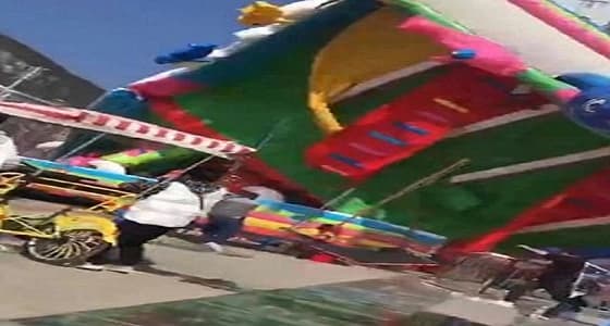 بالفيديو.. لحظة انقلاب لعبة أطفال رأسا على عقب