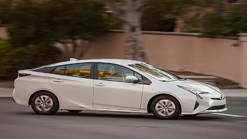 تويوتا "بريوس" تجذب نجوم السنيما ومشاهير العالم