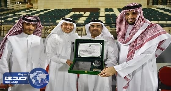 المرزوقي يقدم العضوية الشرفية لـ " الشرقاوي والقحطاني "