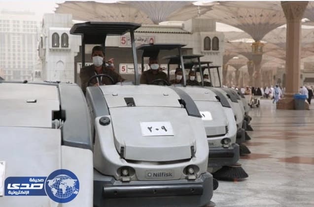 تكثيف أعمال النظافة بالحرم النبوي الشريف عقب موجة الغبار