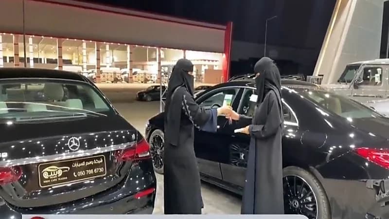 بالفيديو.. النساء يقتحمن مجال معارض السيارات: ليس حكرًا على الرجال