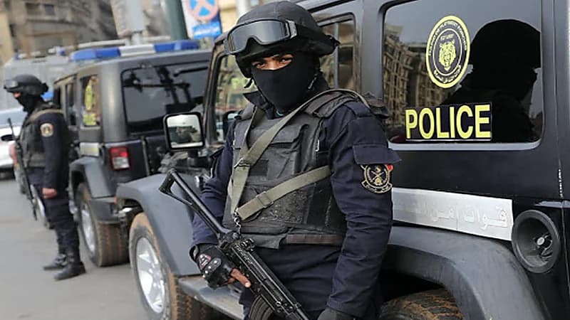 "الداخلية المصرية" تكشف ملابسات ظهور شخص عاري داخل مدرسة