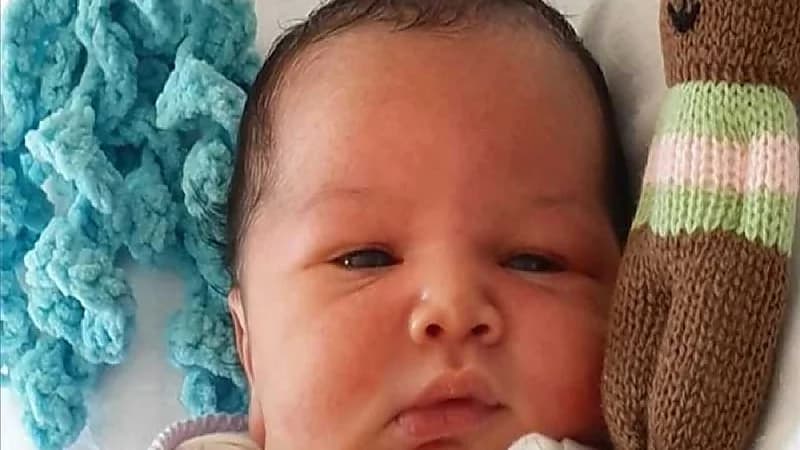 الشرطة تعثر على أم ألقت برضيعها في الشارع وتخلت عنه