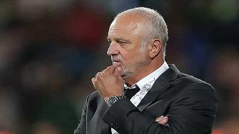 مدرب أستراليا يطالب بحضور الجماهير مباراة السعودية