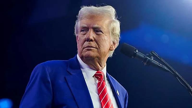 ترامب يطالب بمرور السفن الأميركية مجاناً عبر قناتي السويس وبنما