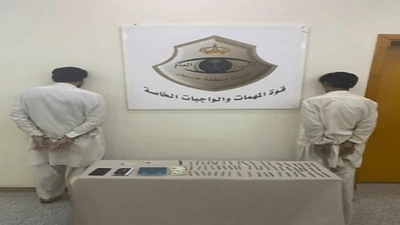 ضبط شخصين بحوزتهما مادة الحشيش المخدر في عسير 