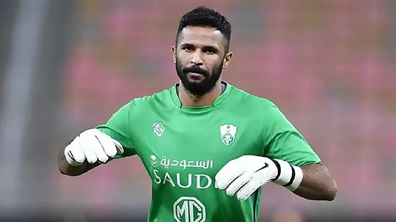 شاهد.. مفحط يصطدم بعدة سيارات متوقفة داخل أحد الأحياء بالرياض ويفر هاربا 