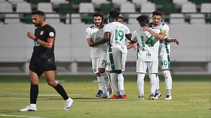 الكشف عن سبب مغادرة علي الأسمري معسكر الأهلي قبل مواجهة القيصومة