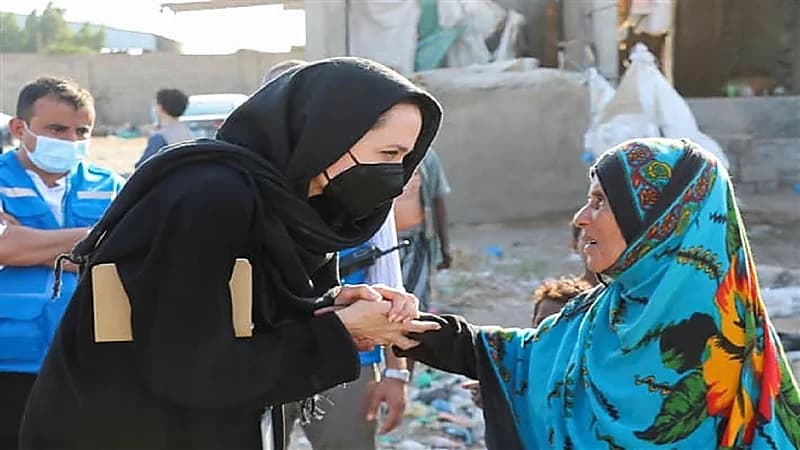صور..أنجلينا جولي لليمنيين: "يجب أن ندعمكم مثل أوكرانيا"