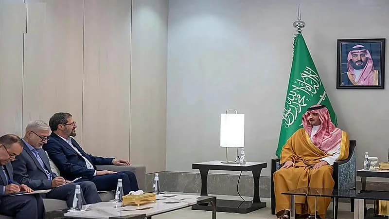 الأمير عبدالعزيز بن سعود يستقبل رئيس منظمة الحج والزيارة بإيران