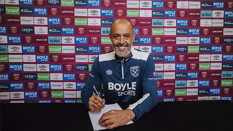 وست هام يتعاقد مع مدرب الاتحاد السابق