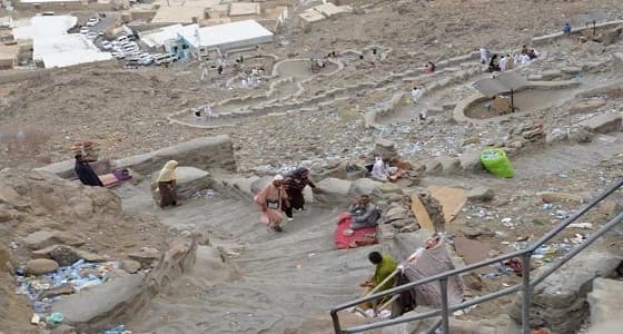 بالصور.. انتشار القمامة والمتسولين في جبل النور بمكة