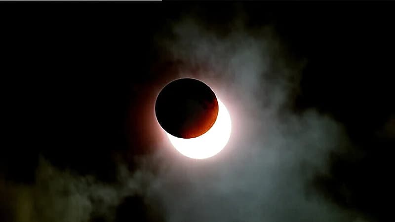 كسوف جزئي للشمس السبت المقبل