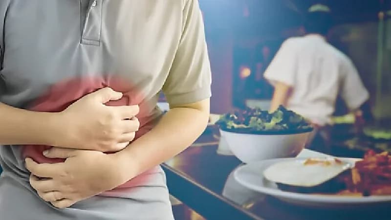 تسمم غذائي يصيب 11 شخصًا من أسرة واحدة