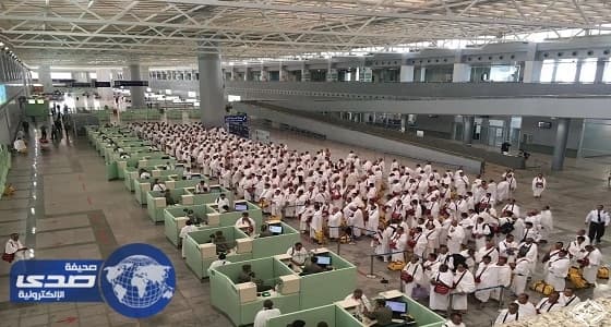 توزيع المياه المبردة مجاناً لضيوف الرحمن المغادرين