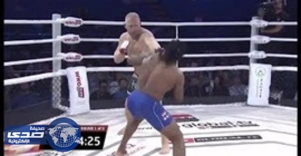 بالفيديو..في 35 ثانية لاعب روسي يقضي على منافسه الأمريكي