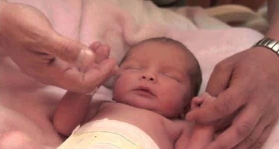 فلسطينية تضع مولودًا من زوجها المعتقل من 7 سنوات